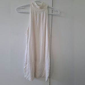 High knock sleevless top